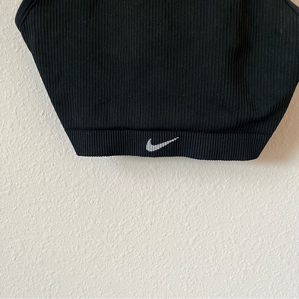 Nike Classic Black Crop Top Workout Running Active Stretchy Bra - Picture 2 of 4